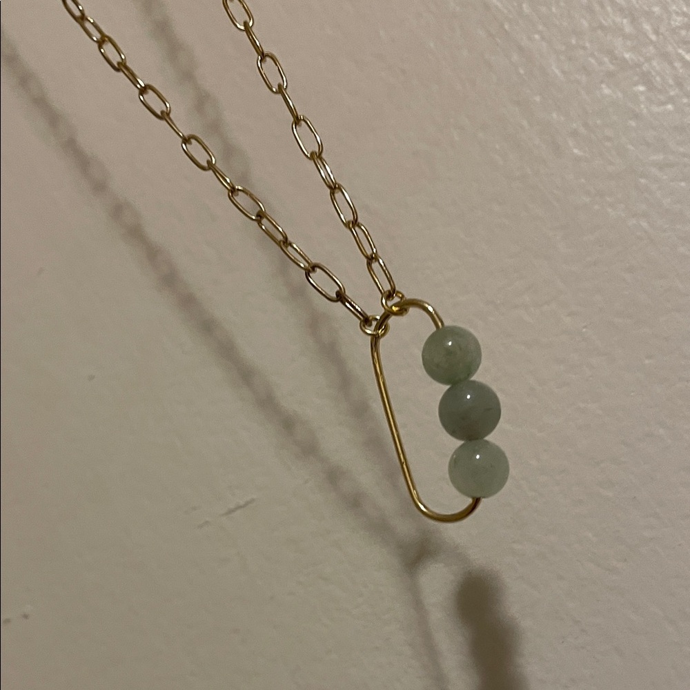 AVNI green adventurine beaded paperclip Gold Necklace